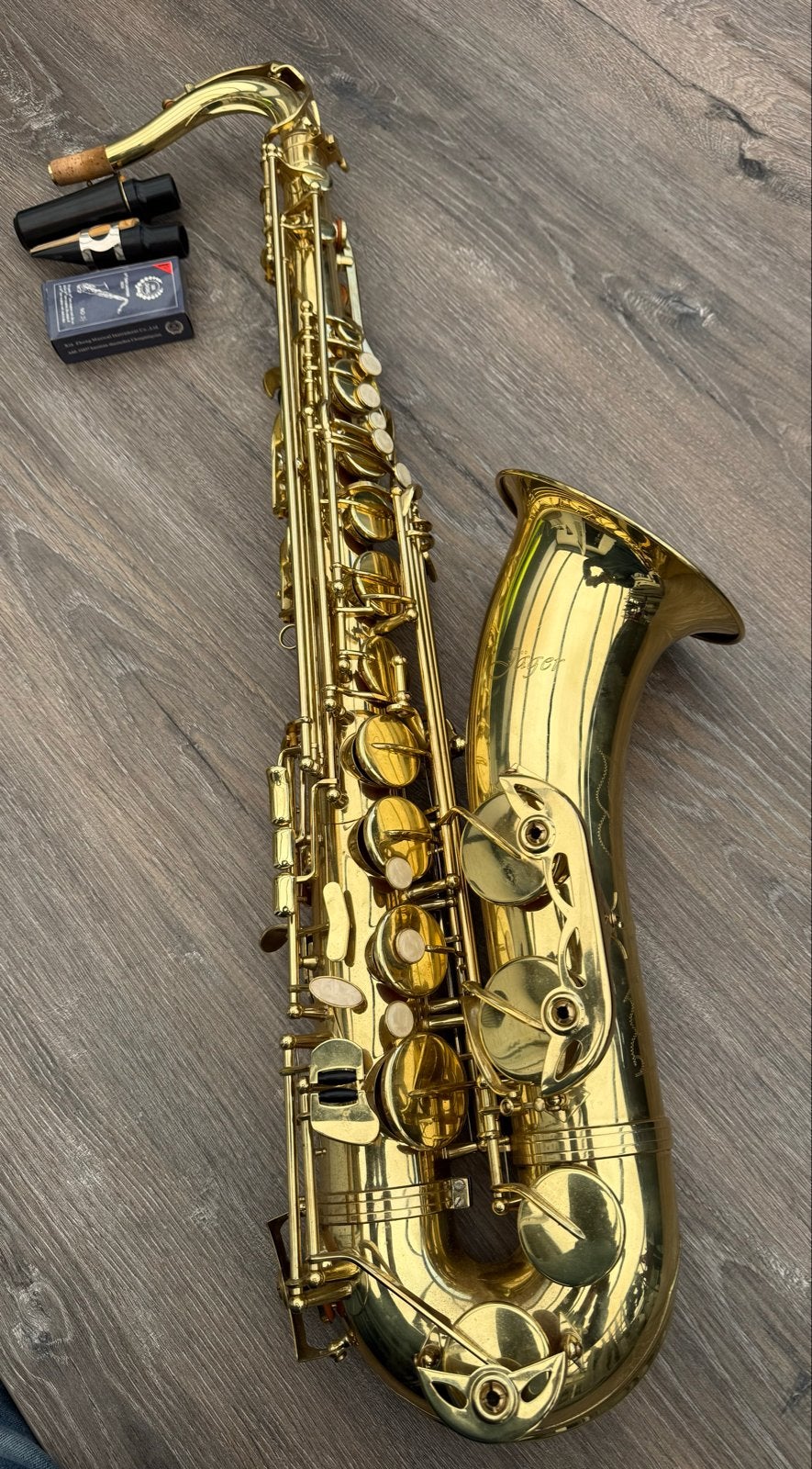 Te koop Zeer mooie Jager saxofoon met koffer, Ophalen, Zo goed als nieuw, Tenor, Met koffer