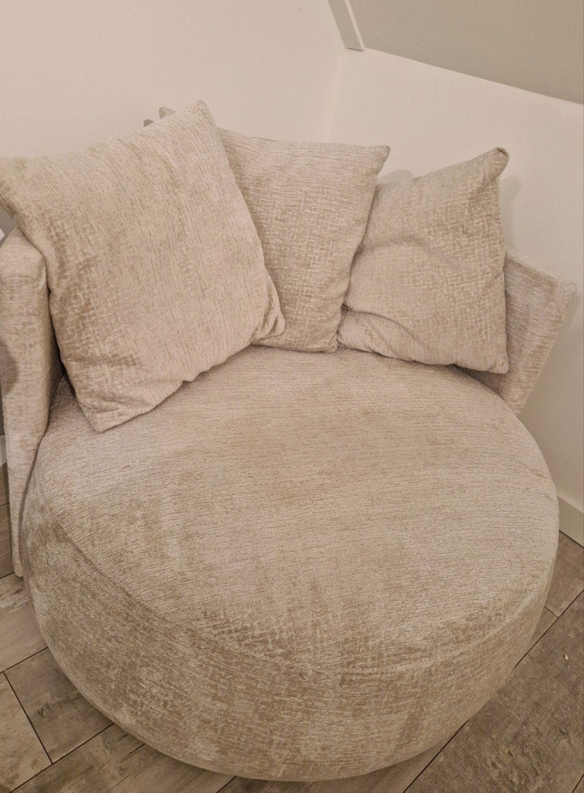 Ronde beige fauteuil, Ophalen