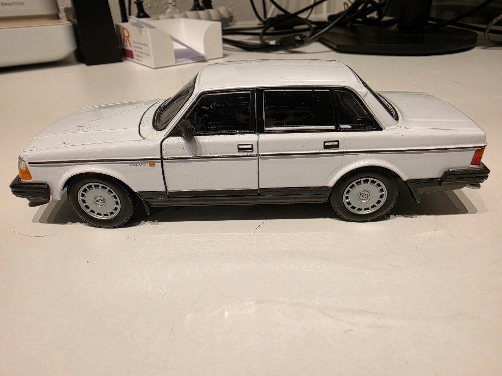 Volvo 240 GL 1/24, Hobby en Vrije tijd, Ophalen of Verzenden, Gebruikt, Auto, Welly
