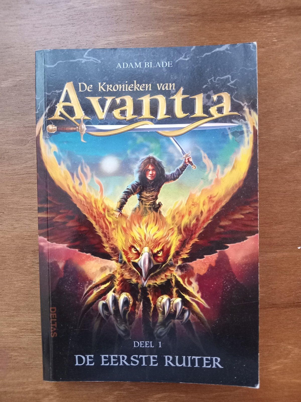 De Kronieken van Avantia: De Eerste Ruiter - Adam Blade, Ophalen of Verzenden, Gelezen, Adam Blade
