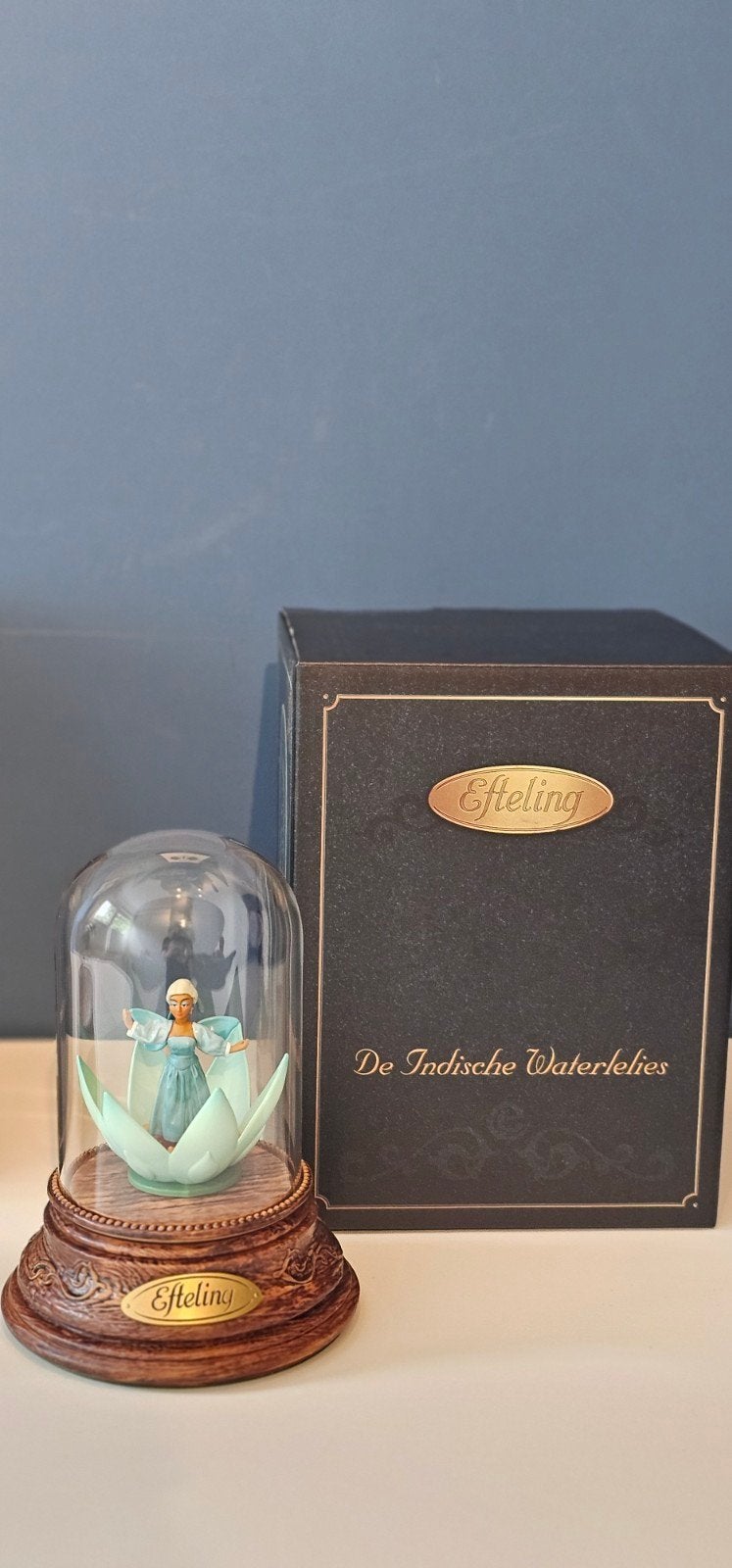 Efteling Indische Waterlelie souvenir onder stolp, Ophalen of Verzenden, Nieuw, Beeldje of Poppetje