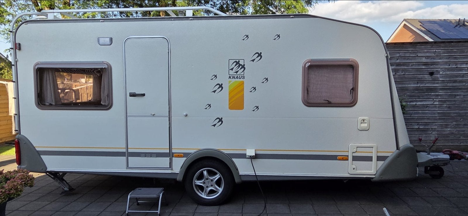 Knaus Sudwind 450 FU - Compacte en complete caravan, Caravans en Kamperen, Caravans, Vast bed, Rondzit, Particulier, 4 tot 5 meter