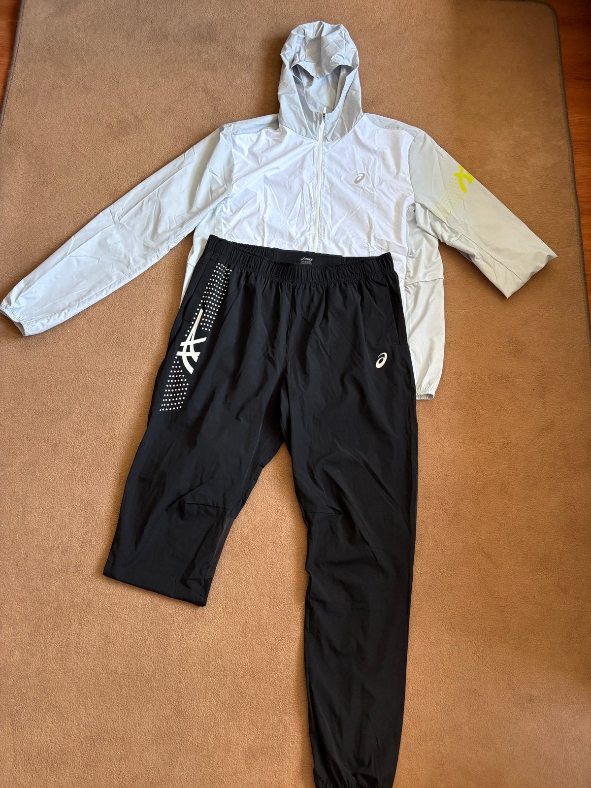 Asics hardloopset: jas en broek (XL) | Gloednieuw, Ophalen of Verzenden, Zo goed als nieuw, Kleding, Hardlopen