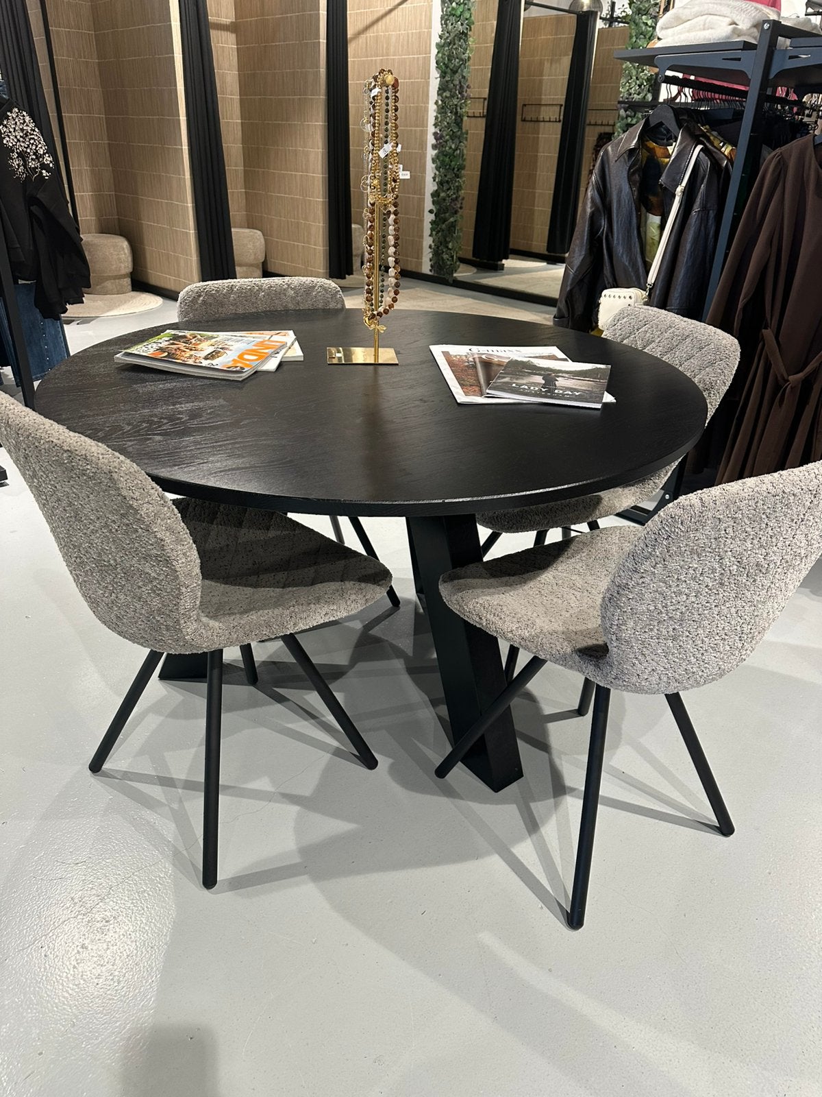 WOOOD Eettafel | 4 Kwantum stoelen, Ophalen, Zo goed als nieuw