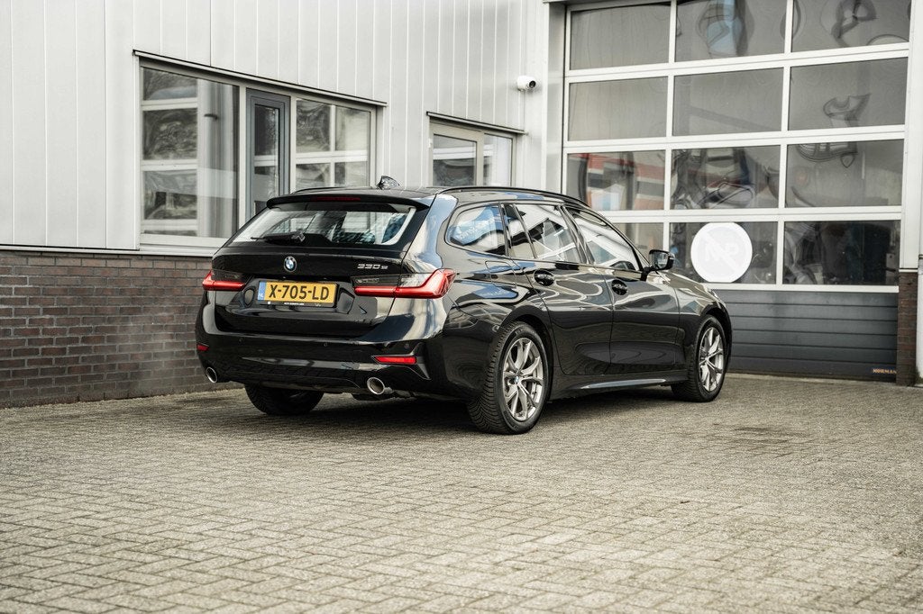 BMW 3 Serie Touring 330e High Executive (bj 2020, automaat), 1998 cc, Achterwielaandrijving, Gebruikt, 4 cilinders