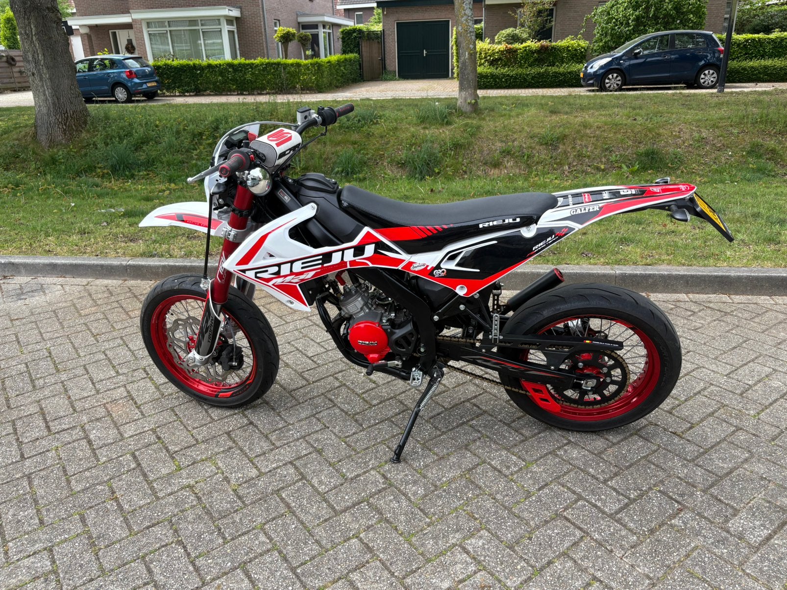 Rieju mrt Trophy 2025 schakelbrommer (Nieuwstaat), Ophalen, 6 versnellingen, Maximaal 45 km/u, Zo goed als nieuw