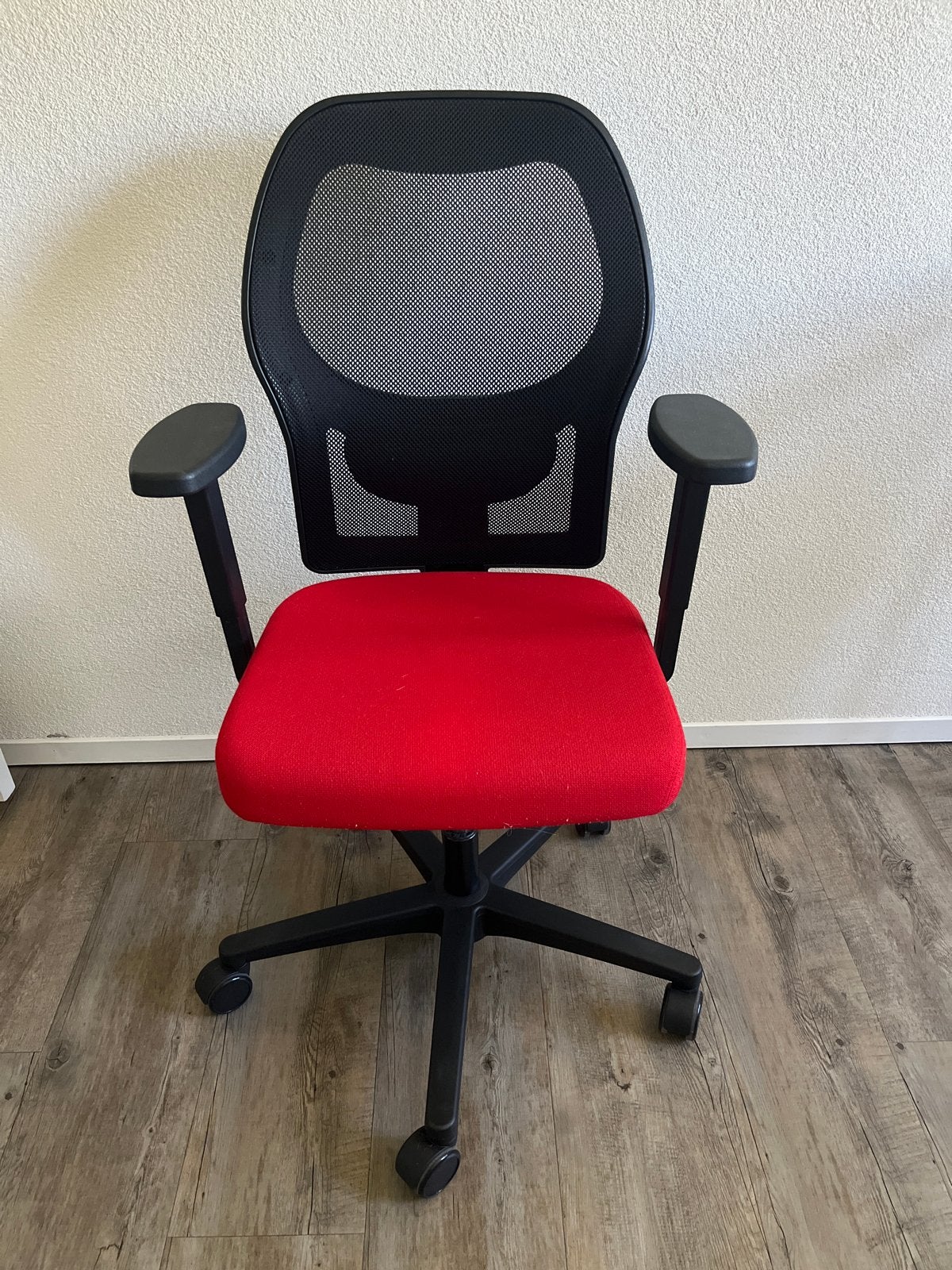 Ahrend Bureaustoel - Rood/Zwart - Comfortabel & Ergonomisch, Ophalen, Gebruikt, Bureaustoel, Rood