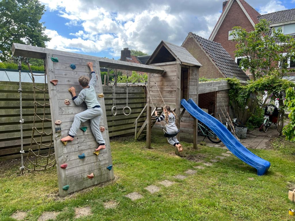 Speeltoestel met Klimwand, Schommels en Afneembare Glijbaan, Kinderen en Baby's, Speelgoed | Buiten | Speeltoestellen, Gebruikt