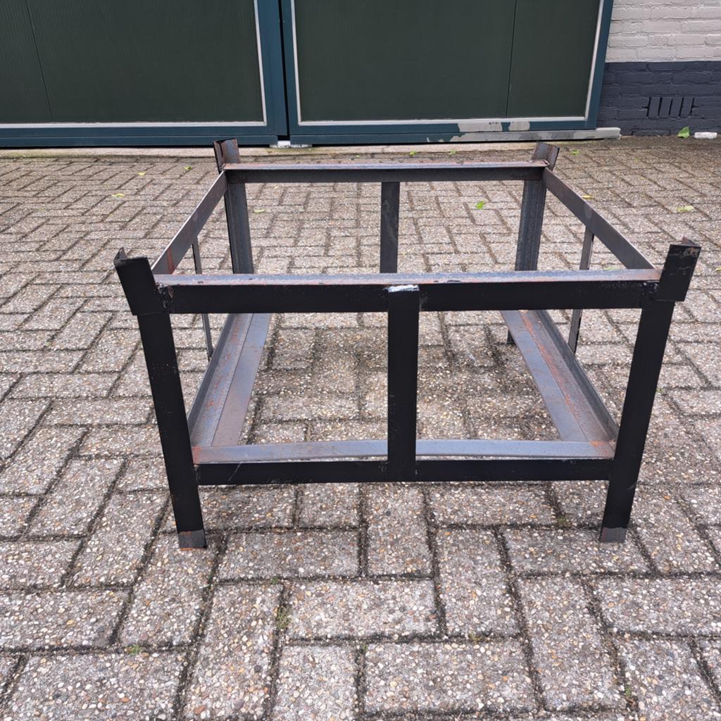 5 stuks, IJzeren frames voor bloembak of tafel(66x66x43 cm), Tuin en Terras, Vierkant, Ophalen of Verzenden, Zo goed als nieuw