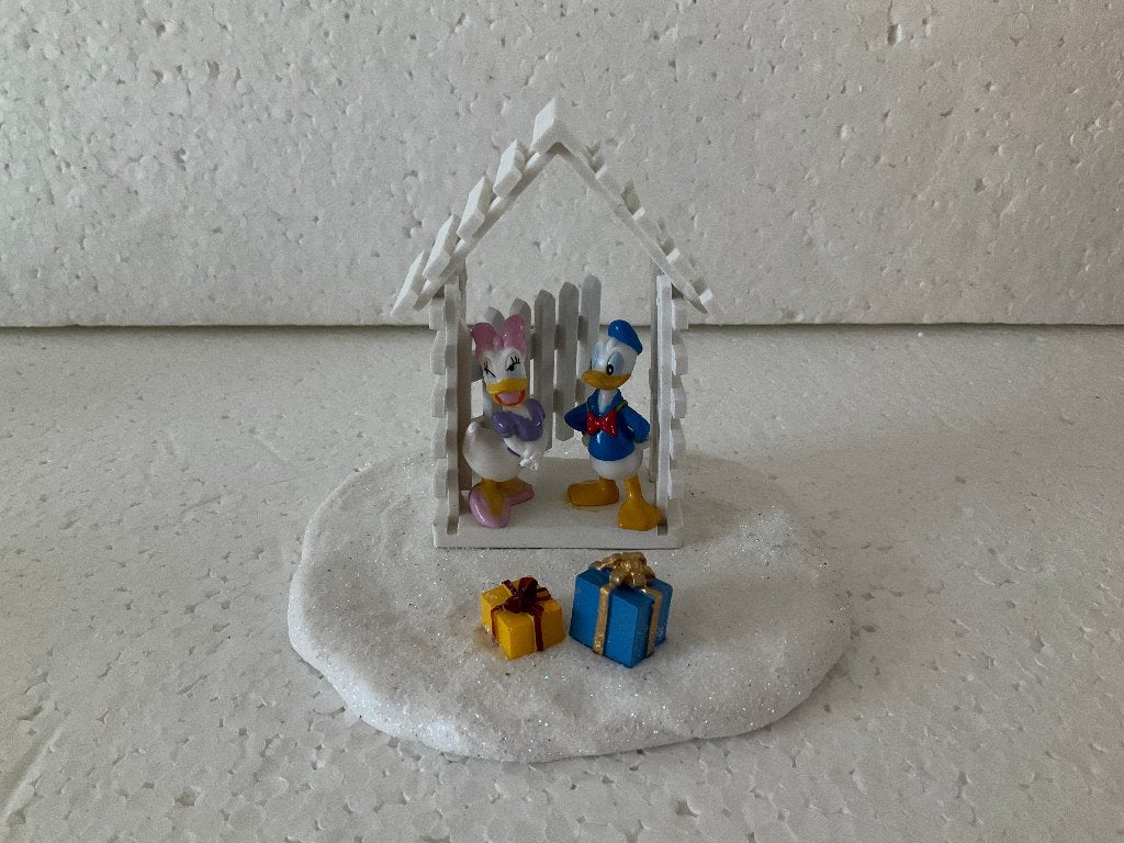 Disney Donald Duck en Katrien - beeldje - kerstdorp, Verzamelen, Disney, Ophalen of Verzenden, Donald Duck, Zo goed als nieuw