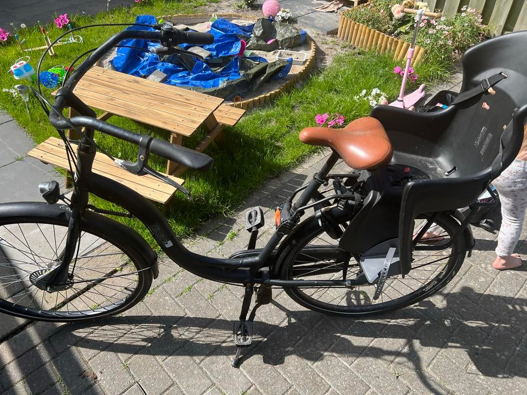 Moederfiets met 3 versnellingen en lekke achterband, Ophalen, Gebruikt
