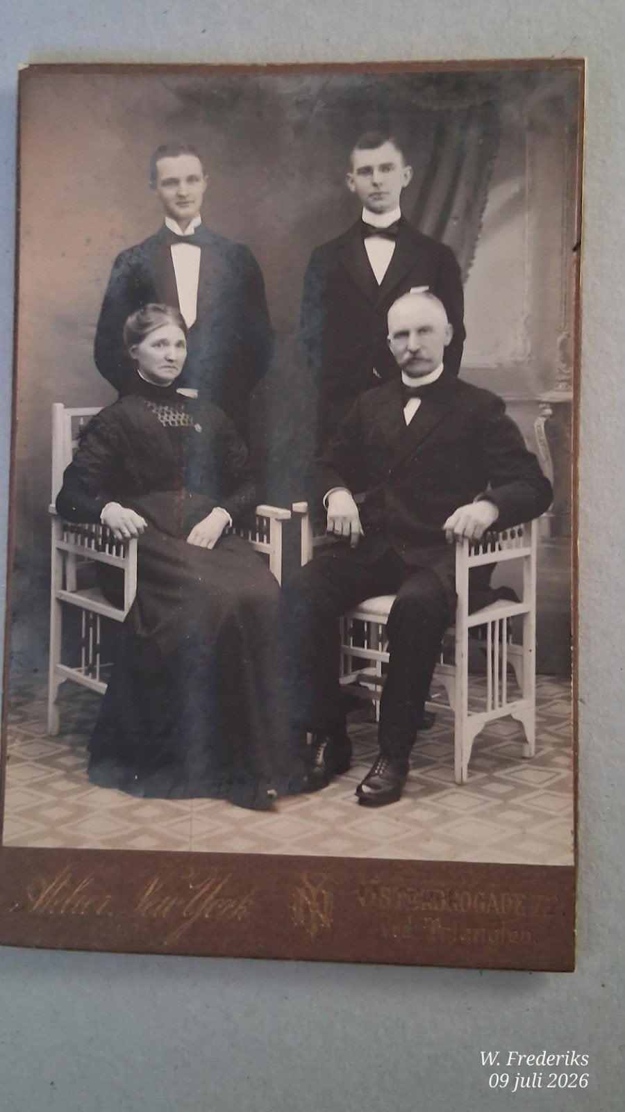 Grote CDV Victoriaanse portretfoto familie, Verzamelen, Foto's en Prenten, Ophalen of Verzenden, Voor 1940, Gebruikt, Foto