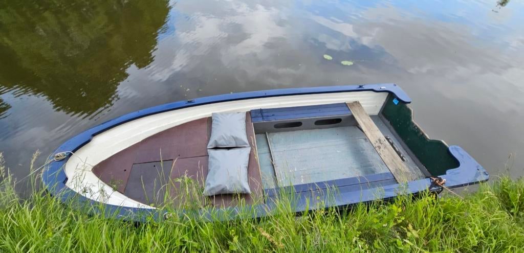 Polyester boot met afdekzeil: 4,5 meter lang, Watersport en Boten, Ophalen, Gebruikt, Overige typen, Met peddels