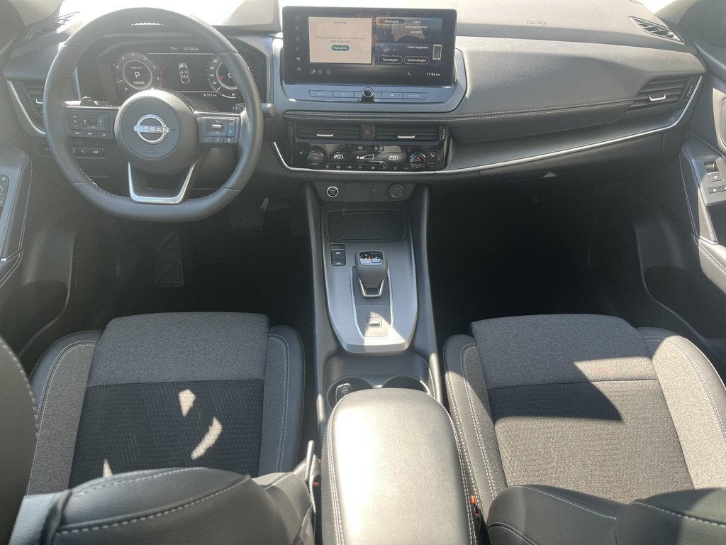 Nissan Qashqai 1.3 MHEV Xtronic N-Connecta / Cold Pack / Pan, 4 cilinders, Leder en Stof, Zwart, 1365 kg