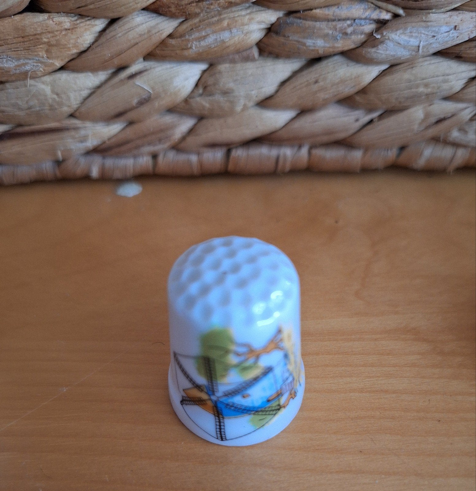 Mooie vingerhoed met molen decoratie, Verzamelen, Vingerhoedjes, Ophalen of Verzenden, Zo goed als nieuw
