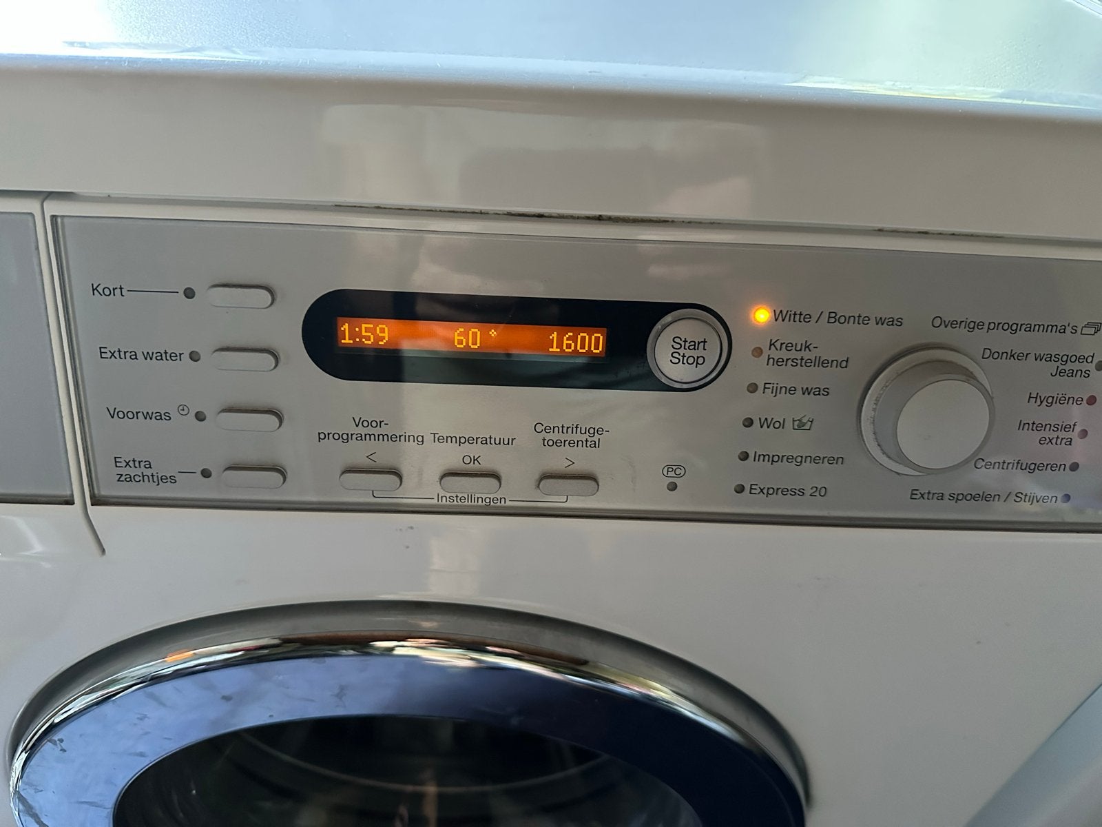 Miele W 5867 SoftCare System Wasmachine, Ophalen, 6 tot 8 kg, 1600 toeren of meer, Voorlader