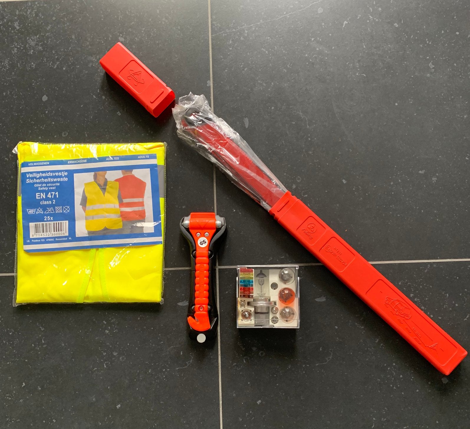 Veiligsheidsset auto, Auto diversen, Auto-accessoires, Ophalen of Verzenden, Zo goed als nieuw