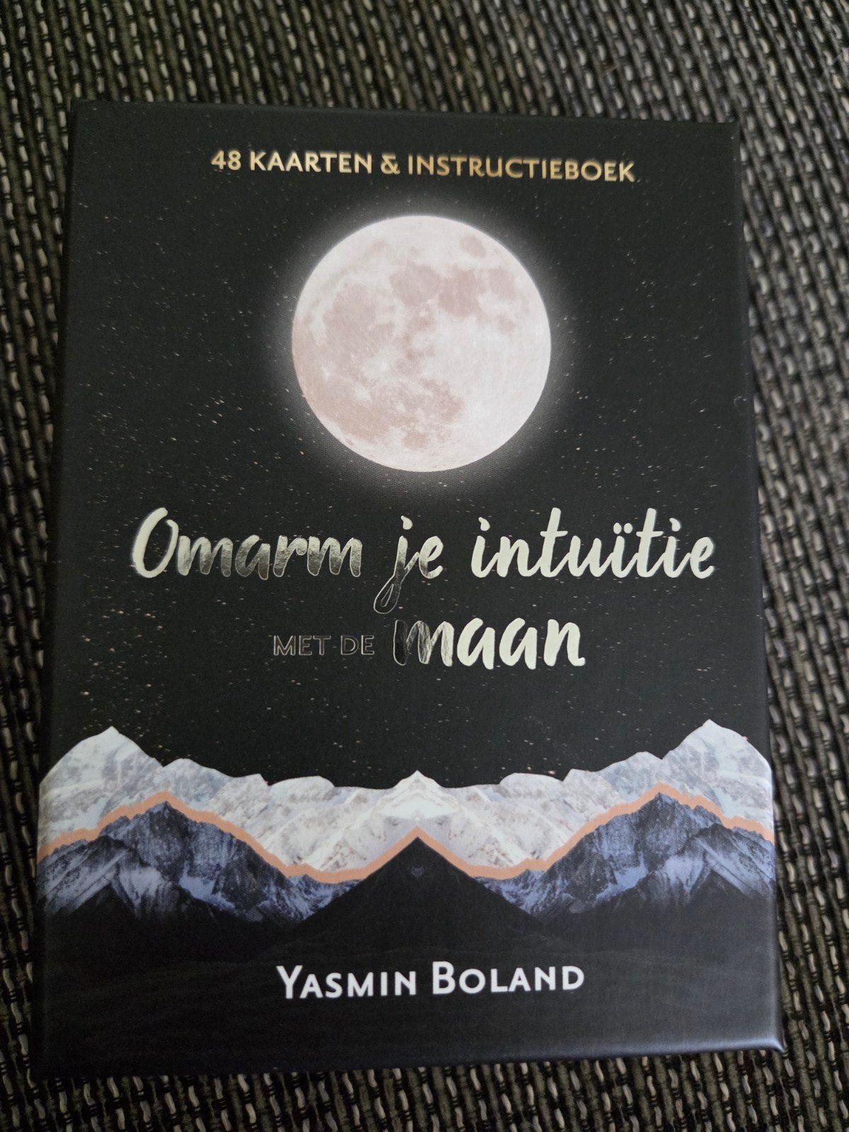Omarm je intuïtie met de maan - Yasmin Boland, Astrologie, Yasmin Boland, Ophalen of Verzenden, Zo goed als nieuw