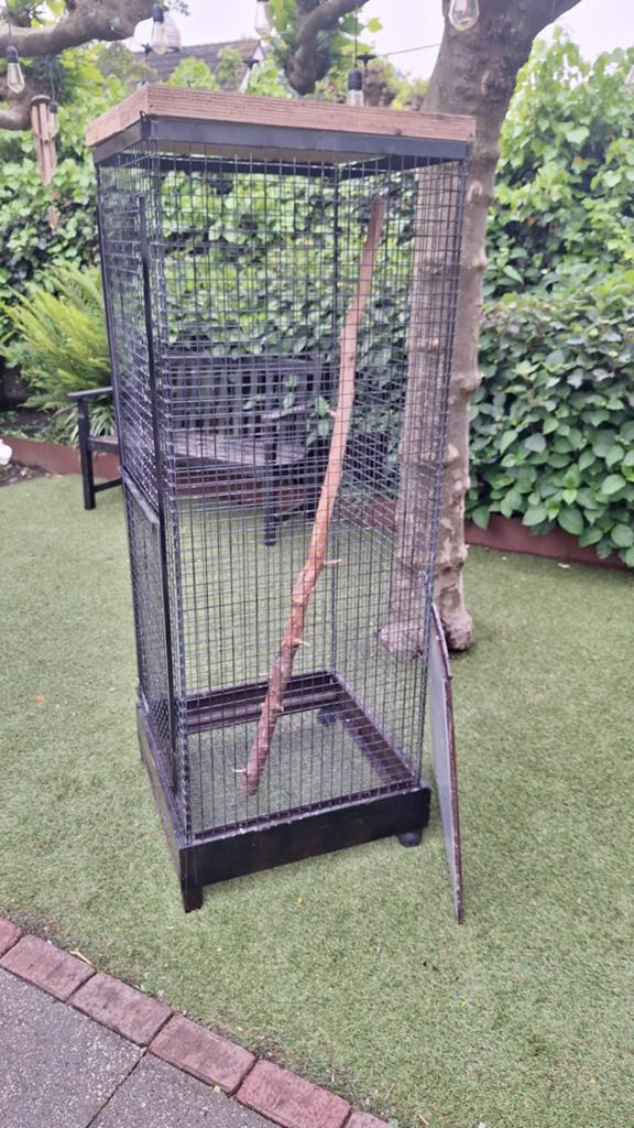 Mooie vogelkooi te koop, Dieren en Toebehoren, Vogels | Hokken en Kooien, Ophalen of Verzenden, Metaal, Vogelkooi