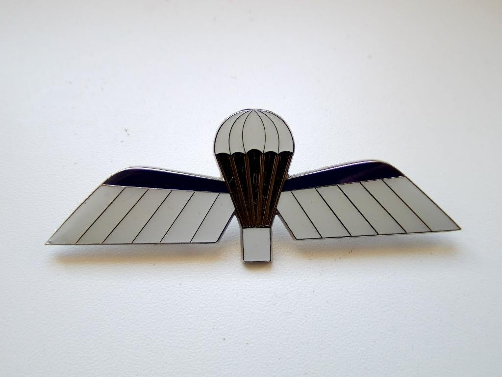 Metalen Parawing B, Verzamelen, Militaria | Algemeen, Verzenden, Landmacht, Nederland, Lintje, Medaille of Wings
