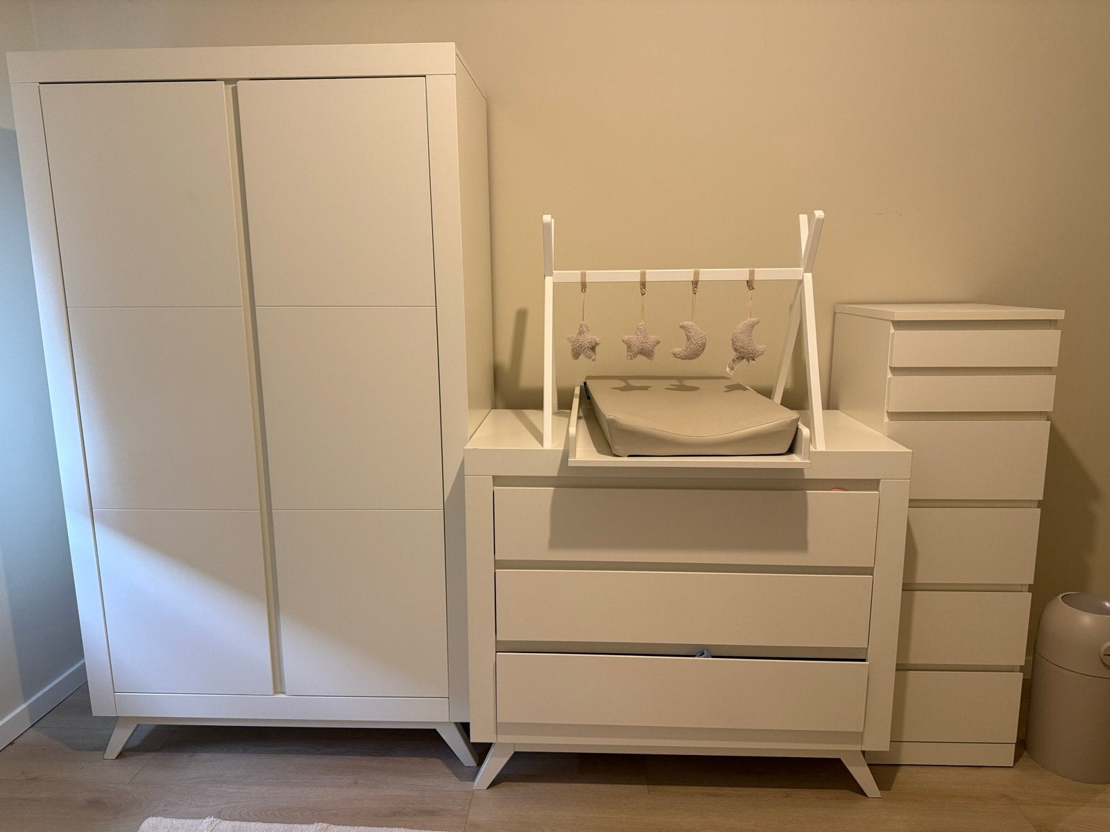Kledingkast + commode + ladekast + babygym, Ophalen, 50 tot 70 cm, Zo goed als nieuw, 75 tot 100 cm