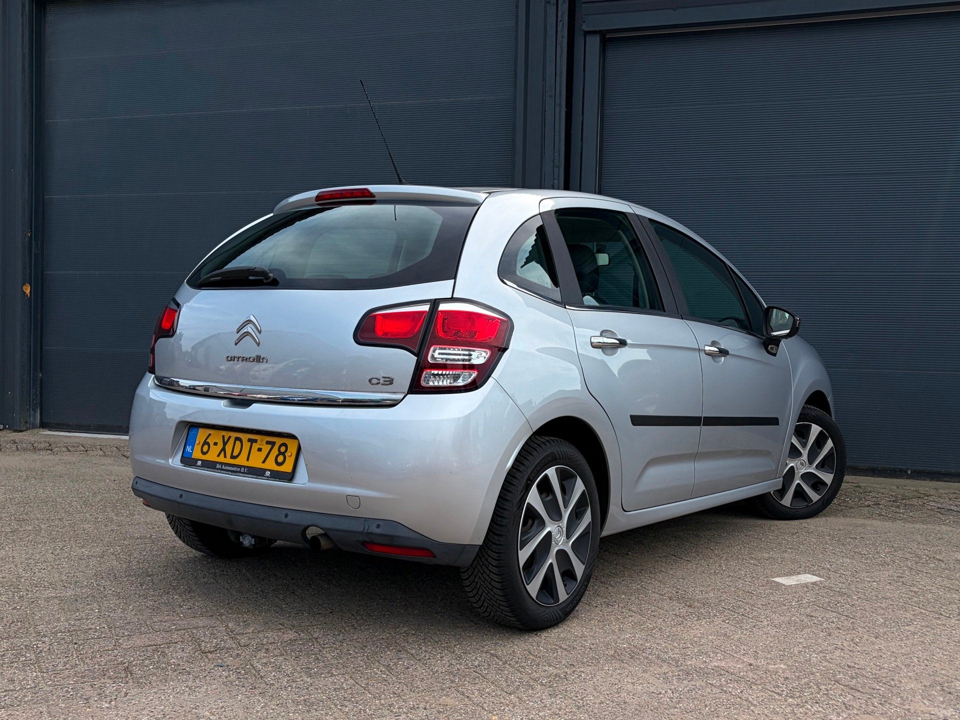 Citroen C3 1.0 | 5 Deurs | Airco | Trekhaak | Dealer Onderho, Auto's, Voorwielaandrijving, Euro 5, 450 kg, Gebruikt