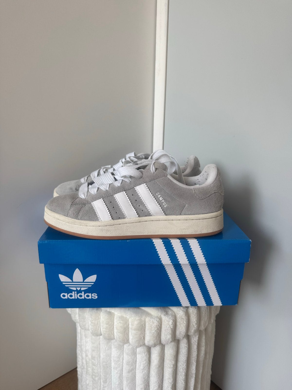 Adidas Campus sneakers maat 41 1/3 - Zo goed als nieuw, Ophalen of Verzenden, Zo goed als nieuw, Grijs, Sneakers of Gympen