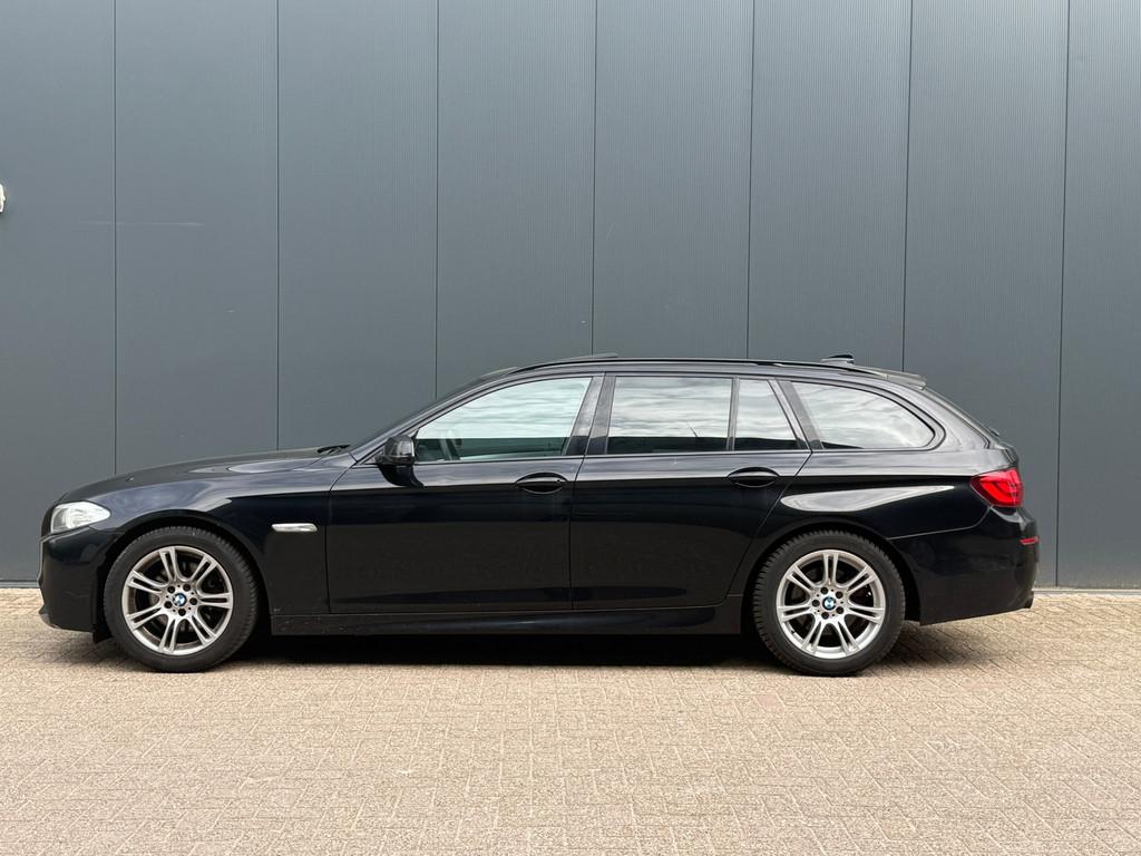 BMW 5-serie Touring 520d High Executive M Sportpakket, 184PK, Auto's, BMW, Automaat, Achterwielaandrijving, Zwart, 2000 kg