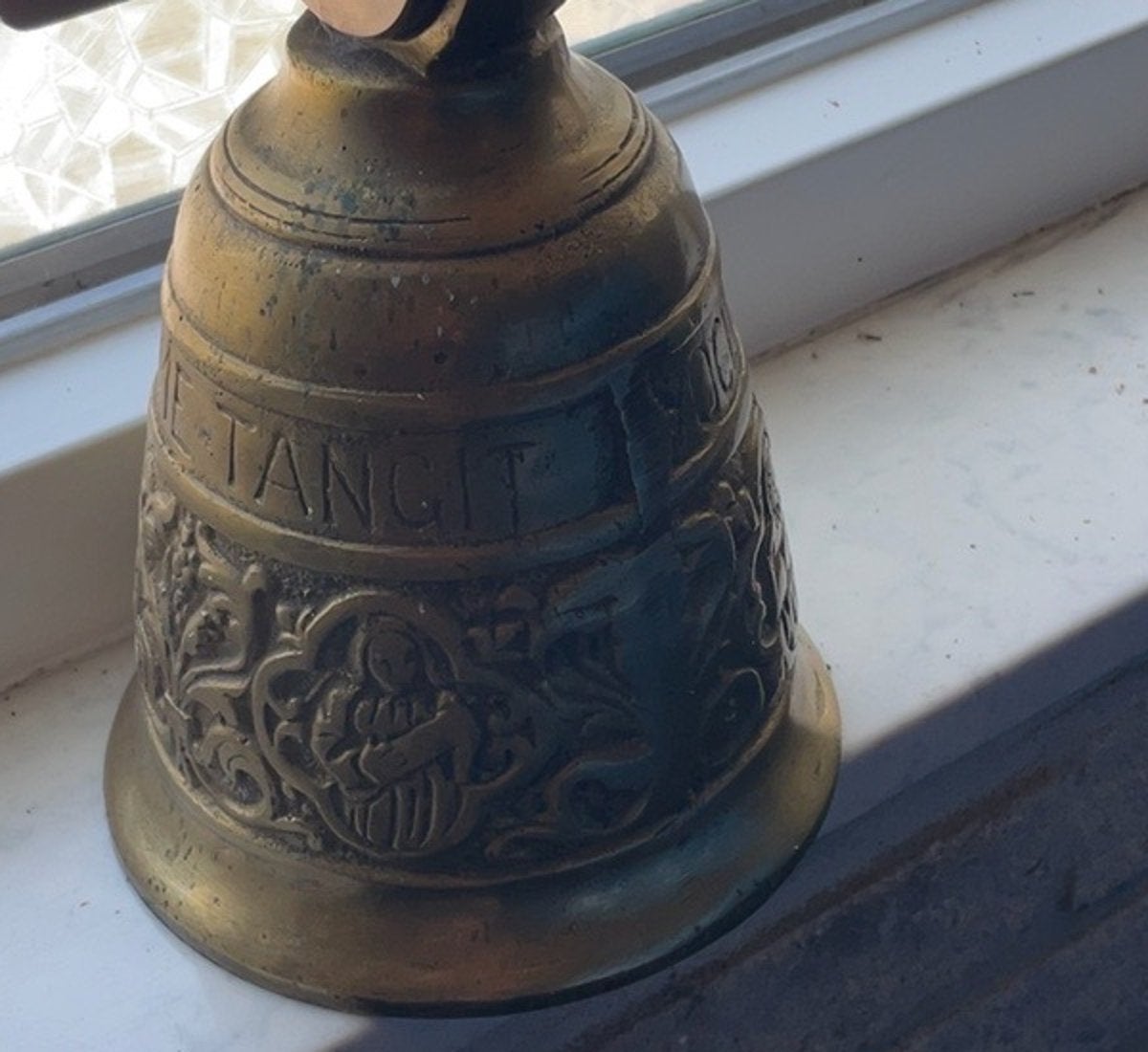 Antieke bronzen bel met Latijnse inscriptie - 9 kg, Ophalen