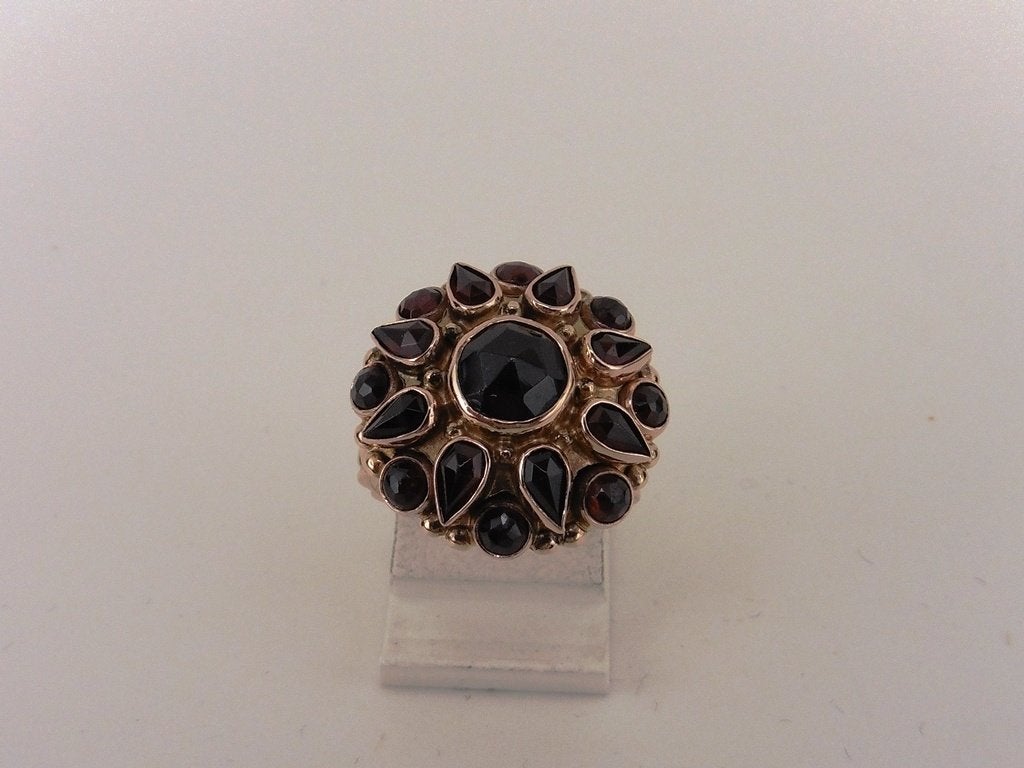 Gouden damesring met granaat                             G44, Gebruikt, ., Ophalen of Verzenden, Dame