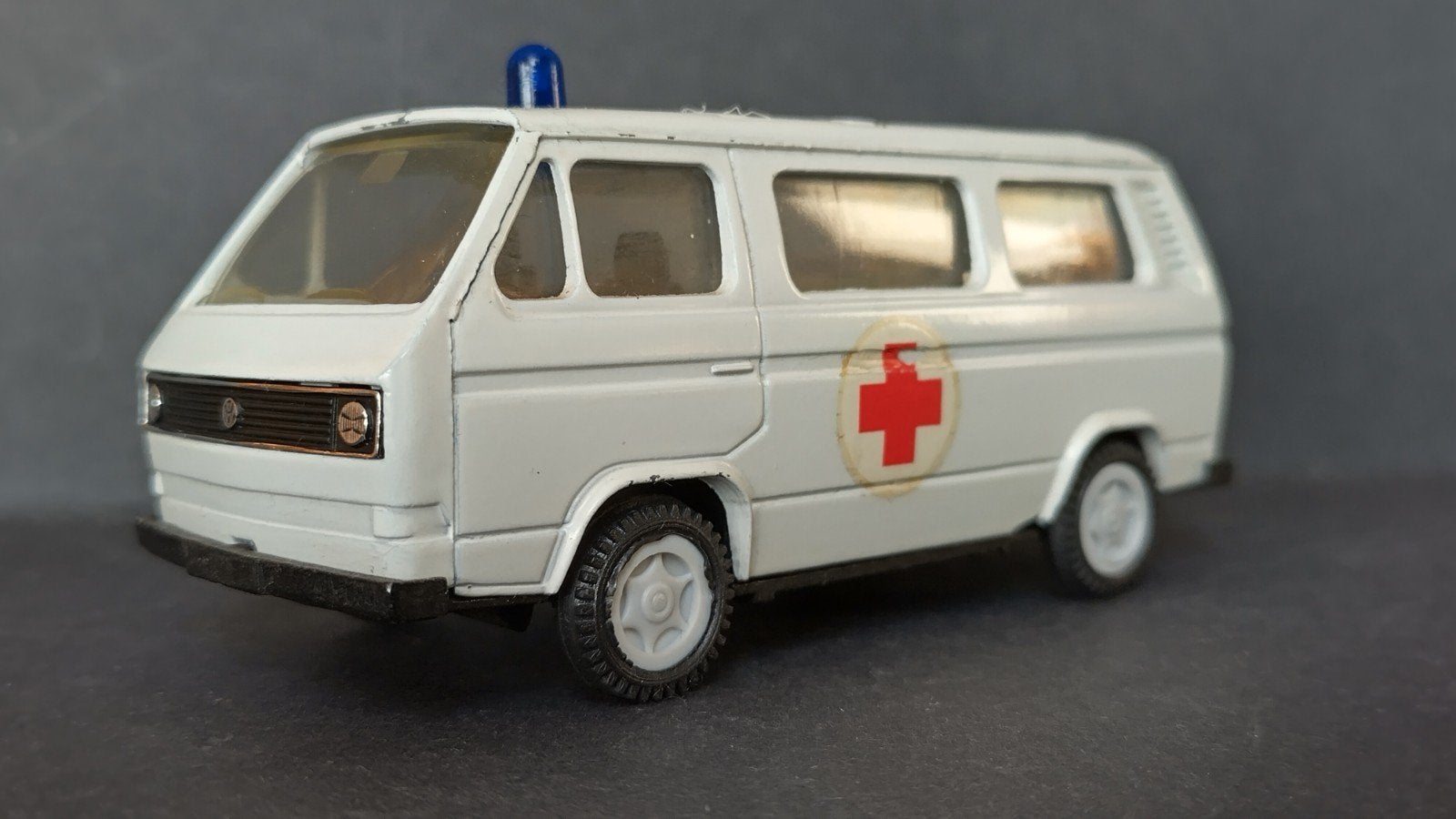 Volkswagen VW Transporter T3 ambulance 1:43 Conrad Pol, Auto, Verzenden, ., Zo goed als nieuw
