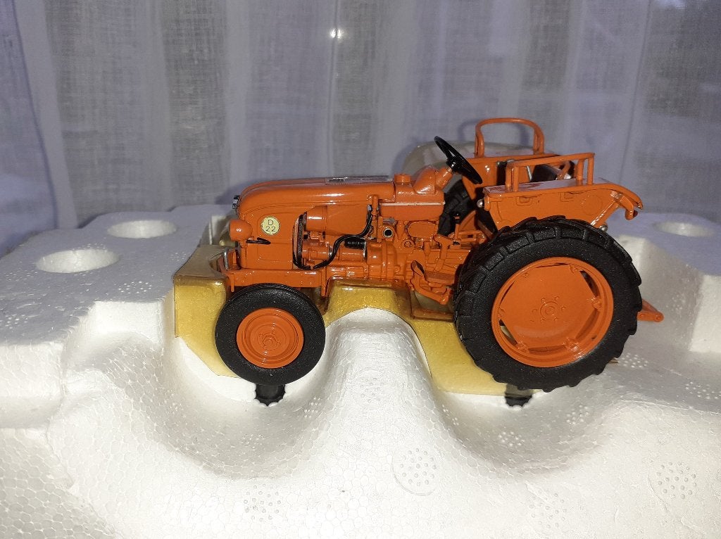 Renault D22 - UH, Hobby en Vrije tijd, Modelauto's | 1:32, Ophalen of Verzenden, Nieuw, Tractor of Landbouw, Universal Hobbies