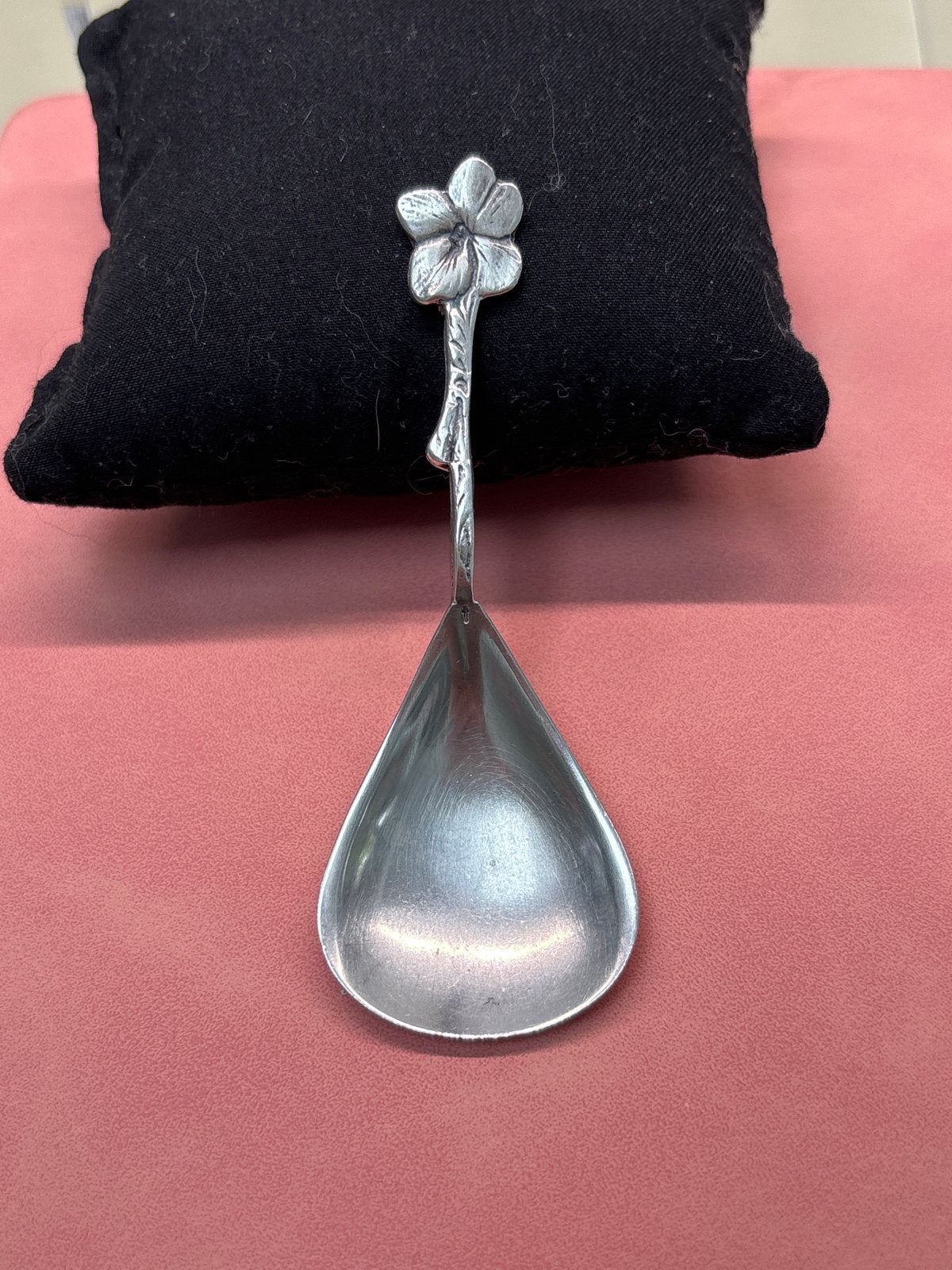 Zilveren Suikerlepel met Bloemmotief - Vintage Bestek, Antiek en Kunst, Ophalen of Verzenden