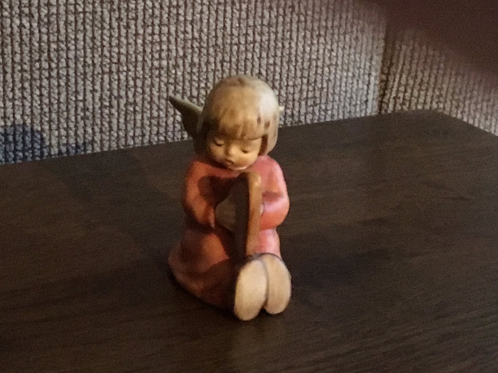 Goebel / hummel. Zittende engel met harp. 1984., Ophalen of Verzenden, Nieuw, Hummel