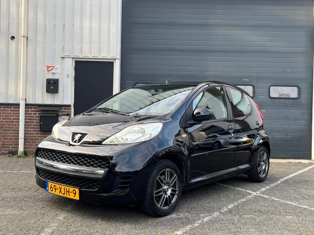 Peugeot 107 1.0 12V 5DRS. 1e eigenaar, Auto's, Voorwielaandrijving, 4 stoelen, Metallic lak, Bedrijf