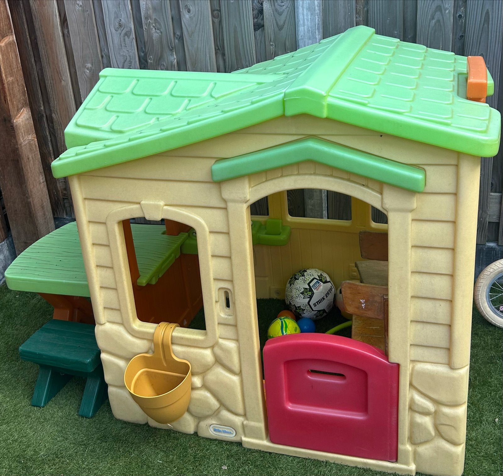 Little Tikes Speelhuisje met picknicktafel, Kinderen en Baby's, Ophalen, Gebruikt, Kunststof