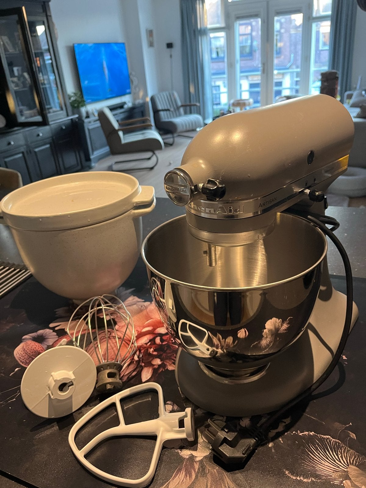 KitchenAid Artisan mixer met extra kom en accessoires, Witgoed en Apparatuur, Ophalen, 4 liter of meer, Gebruikt, 3 snelheden of meer