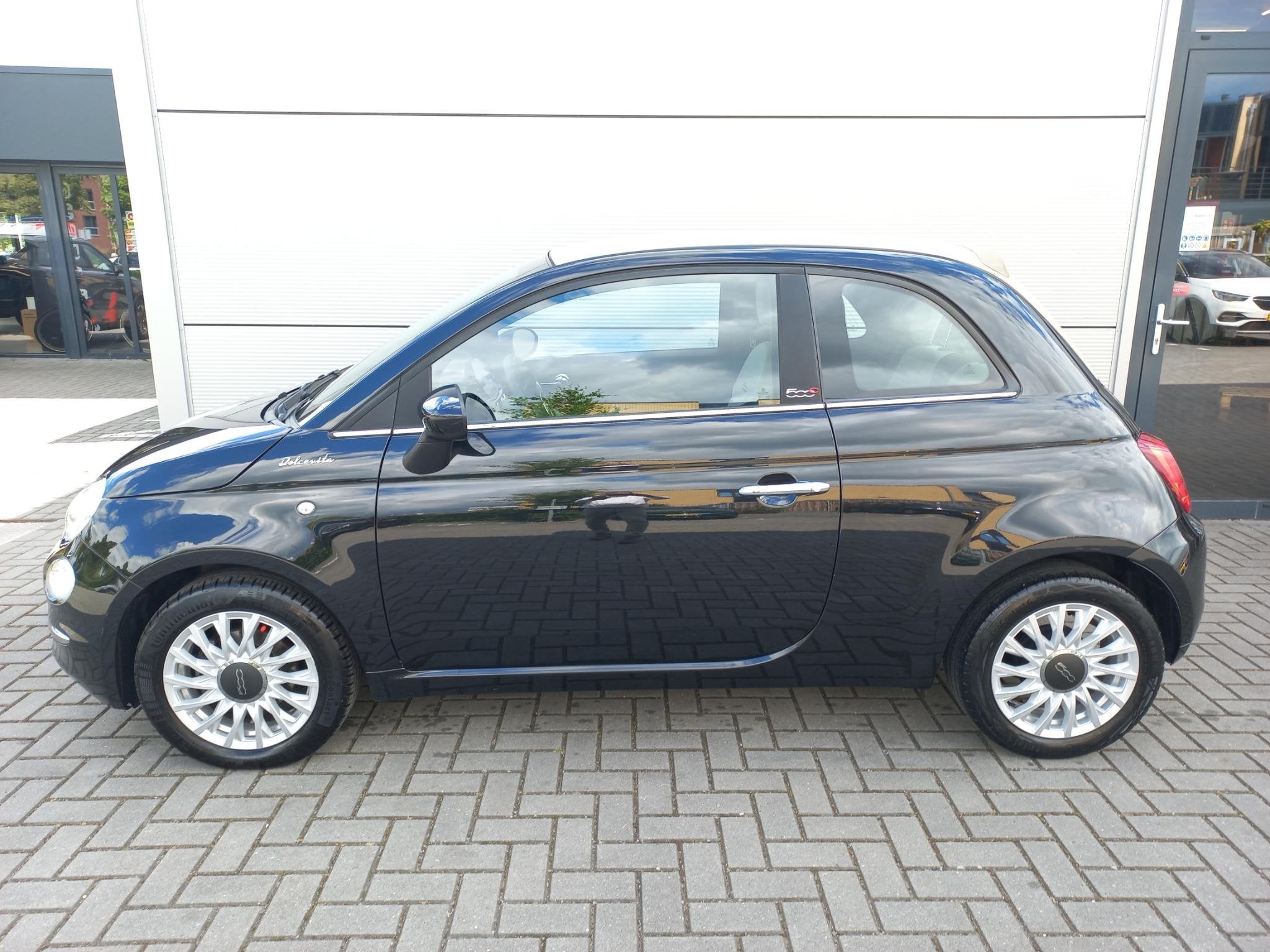 Fiat 500c Cabrio 1.0 Hybrid Dolcevita | Beige dak en bekledi, Stof, Cabriolet, 4 stoelen, Zwart