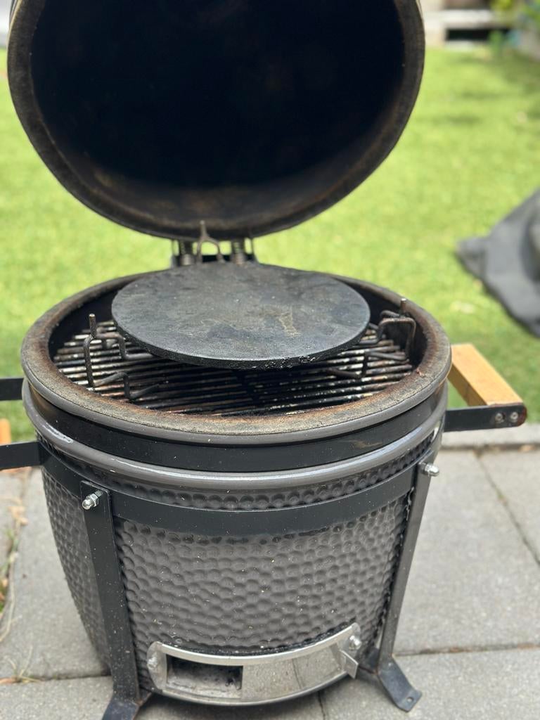 Grill Guru Compact Kamado BBQ met hoes en accessoires, Ophalen, Gebruikt