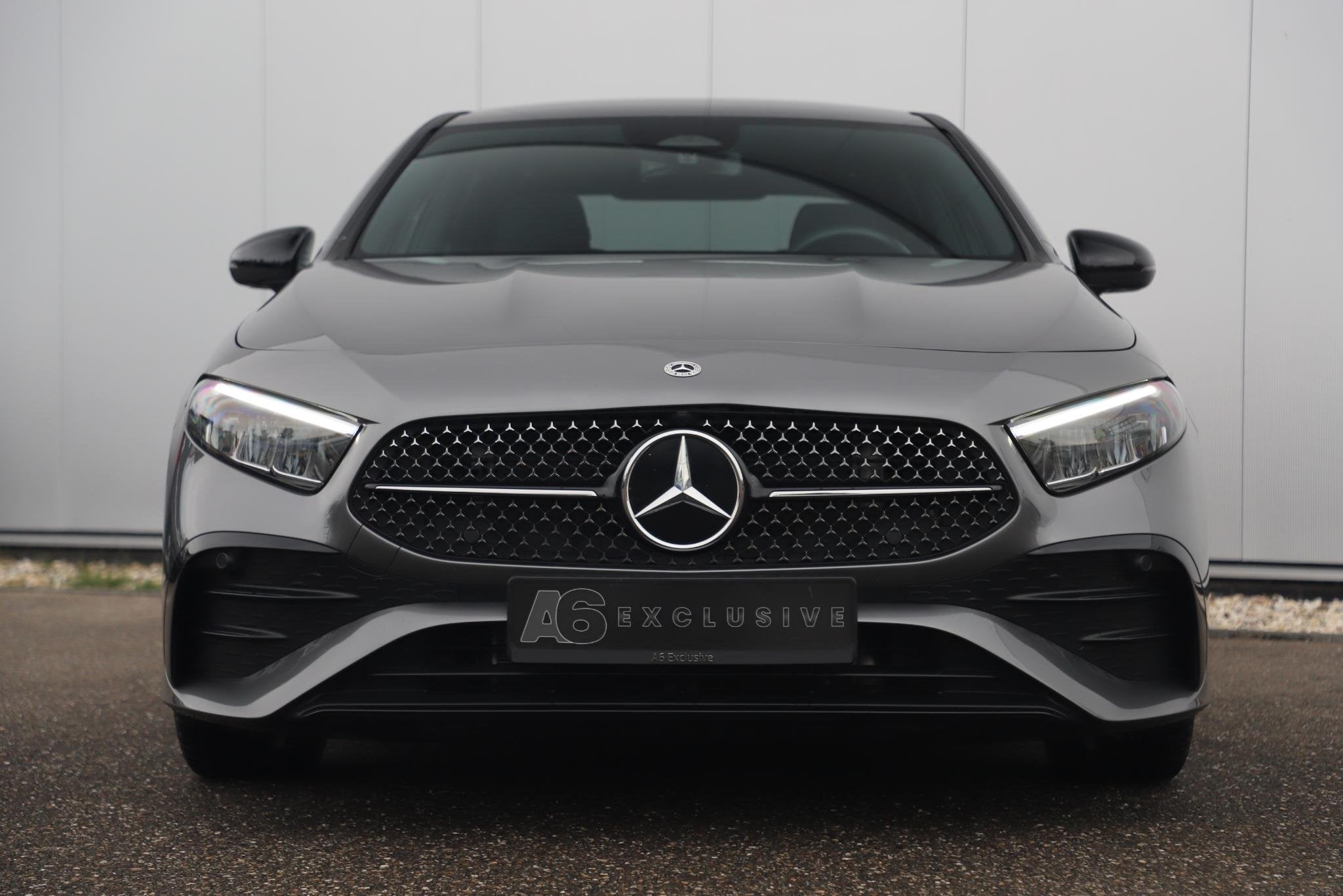 Mercedes-Benz A-klasse 180 AMG Line Night Pakket Automaat Pa, 136 pk, Gebruikt, Met garantie (alle), Leder en Stof