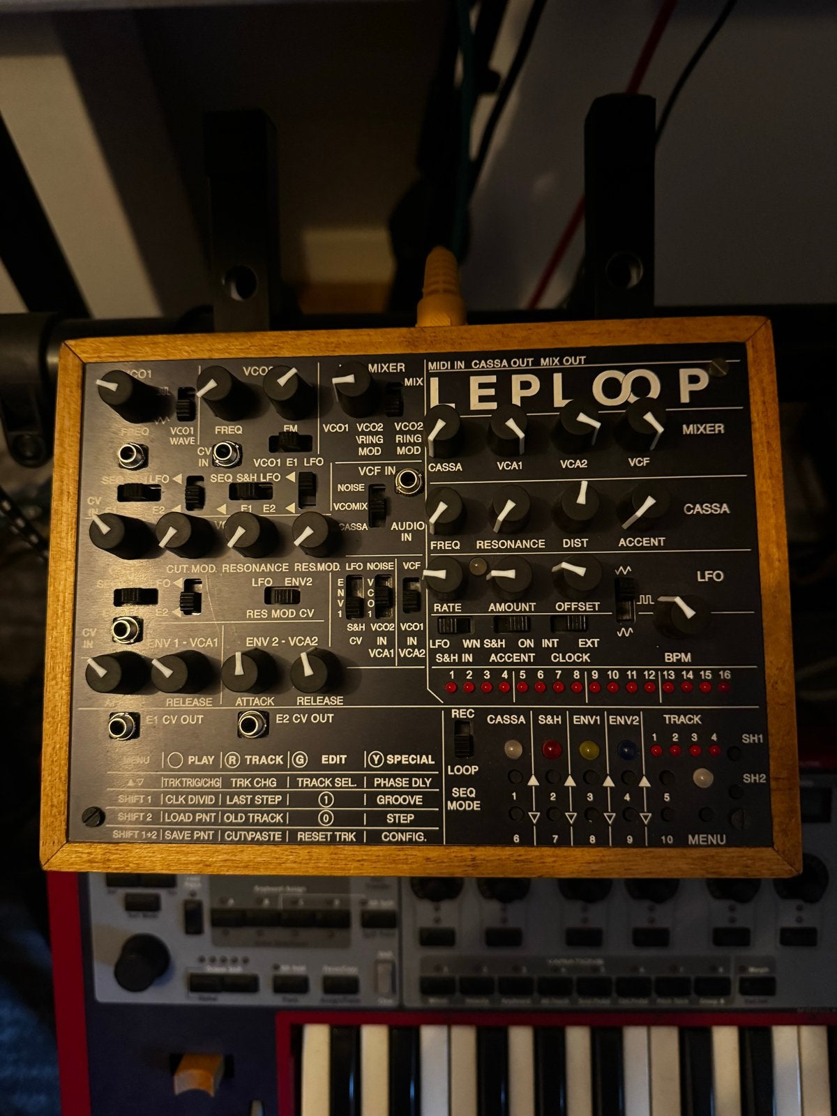 LEPLOOP 2 Synthesizer - Compacte Analoge Groovebox, Gebruikt, Overige aantallen, Met midi-aansluiting, Ophalen