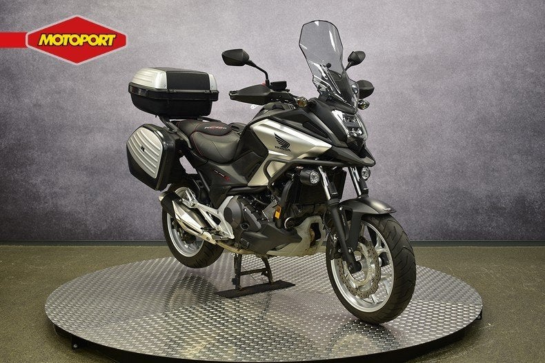 Honda NC 750 X DCT (bj 2018), Info@motoportwormerveer.nl, Honda Motor Europe, Bedrijf, Crystal Bldng B-Unit B11.2 Rivium Blv200
2909 LK  Capelle aan den IJsel, NL