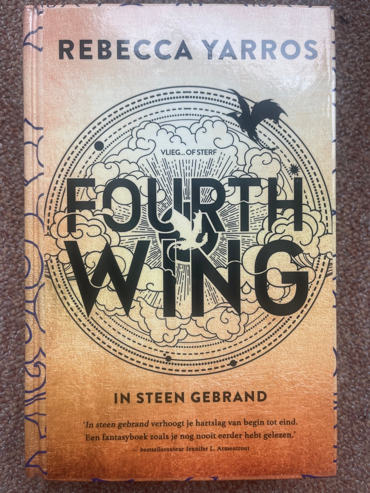 Fourth Wing - Rebecca Yarros (In Steen Gebrand), Boeken, Ophalen of Verzenden, Zo goed als nieuw