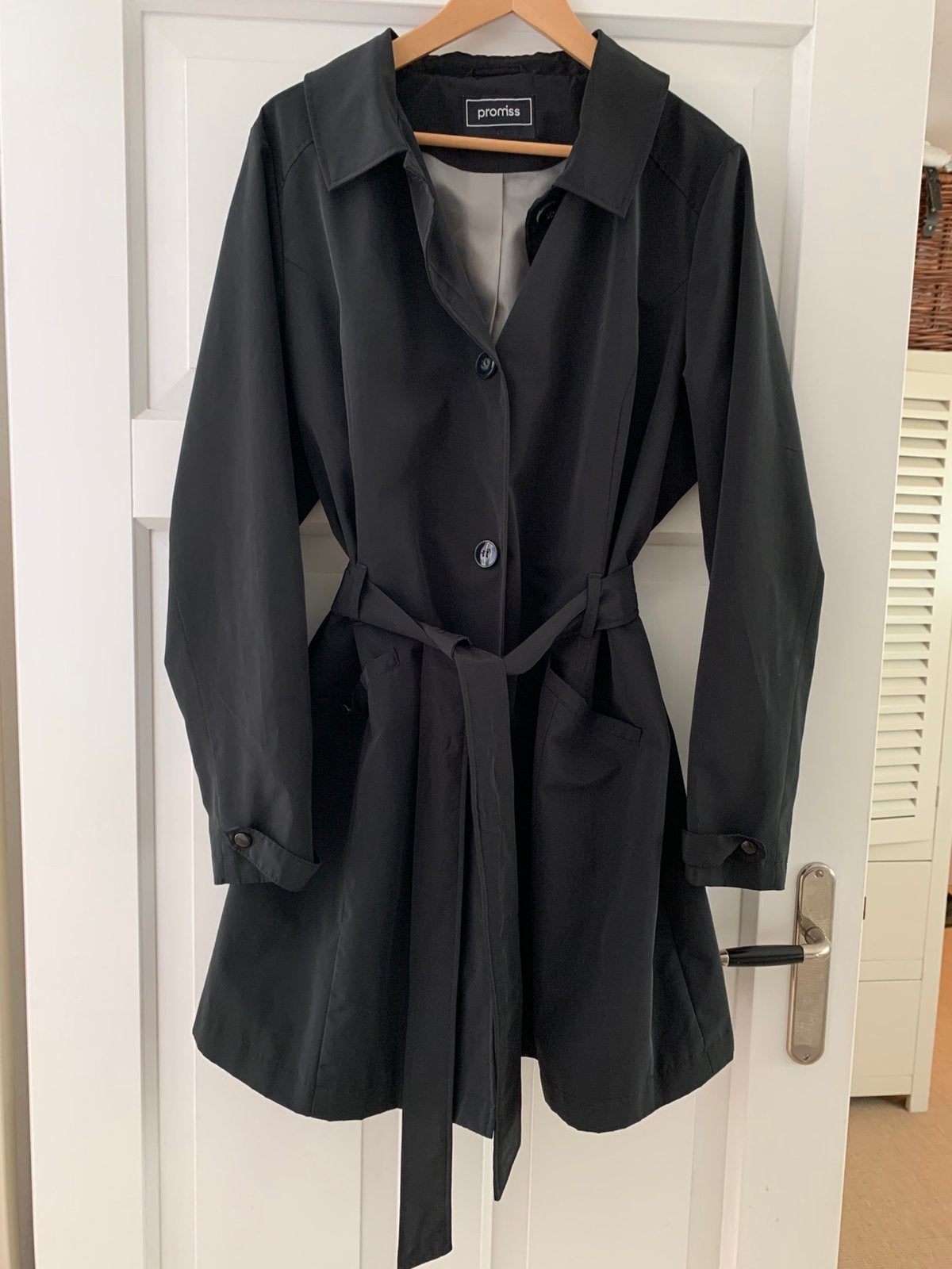 Promiss trenchcoat mt 48 zwart waterafstotend, Verzenden, Zo goed als nieuw, Zwart, Jas of Mantel