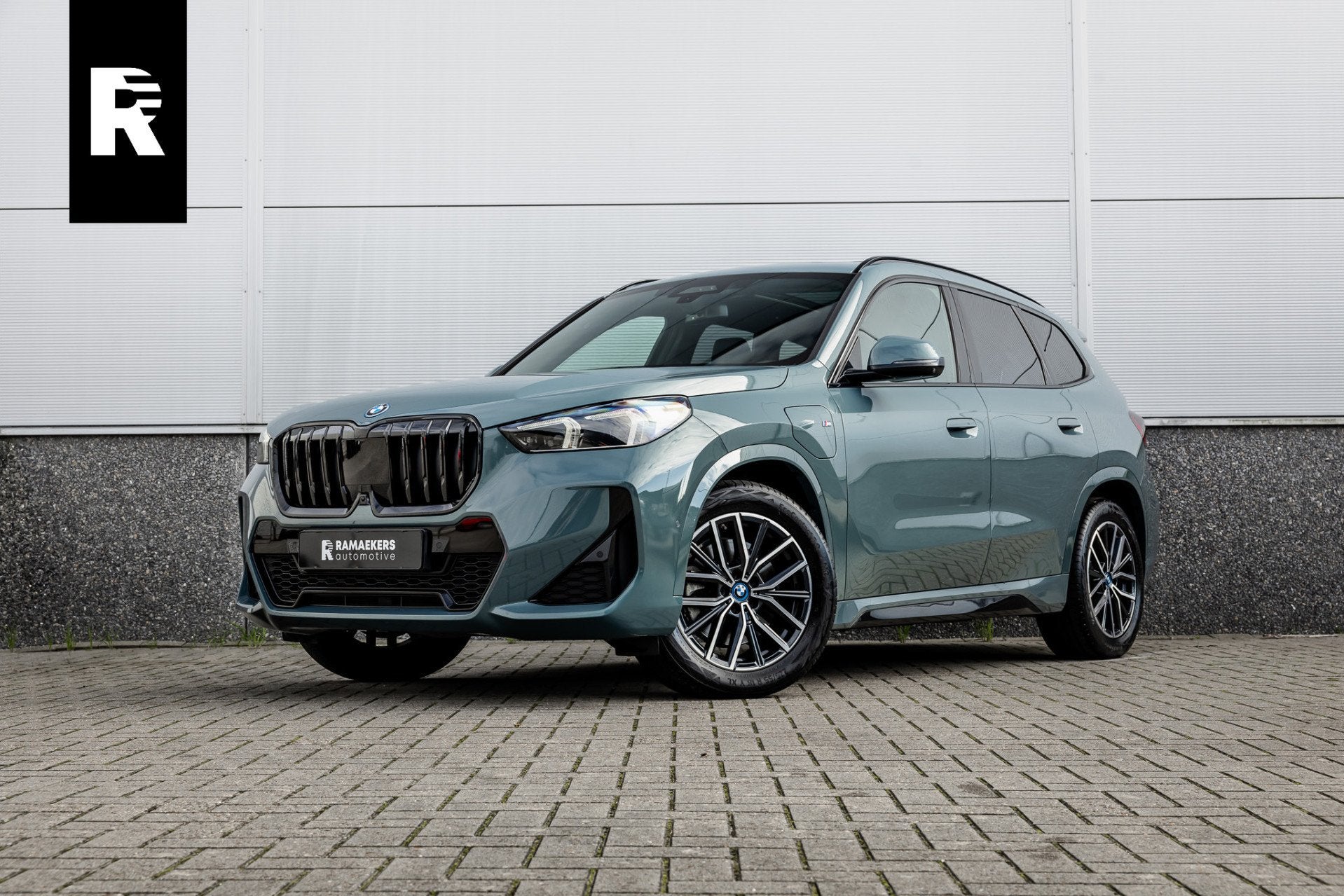 BMW X1 xDrive30e M Sport Pano / Leder / Harman Kardon / 360, Auto's, Dealer onderhouden, Met garantie (alle), Bedrijf, Automatische klimaatregeling