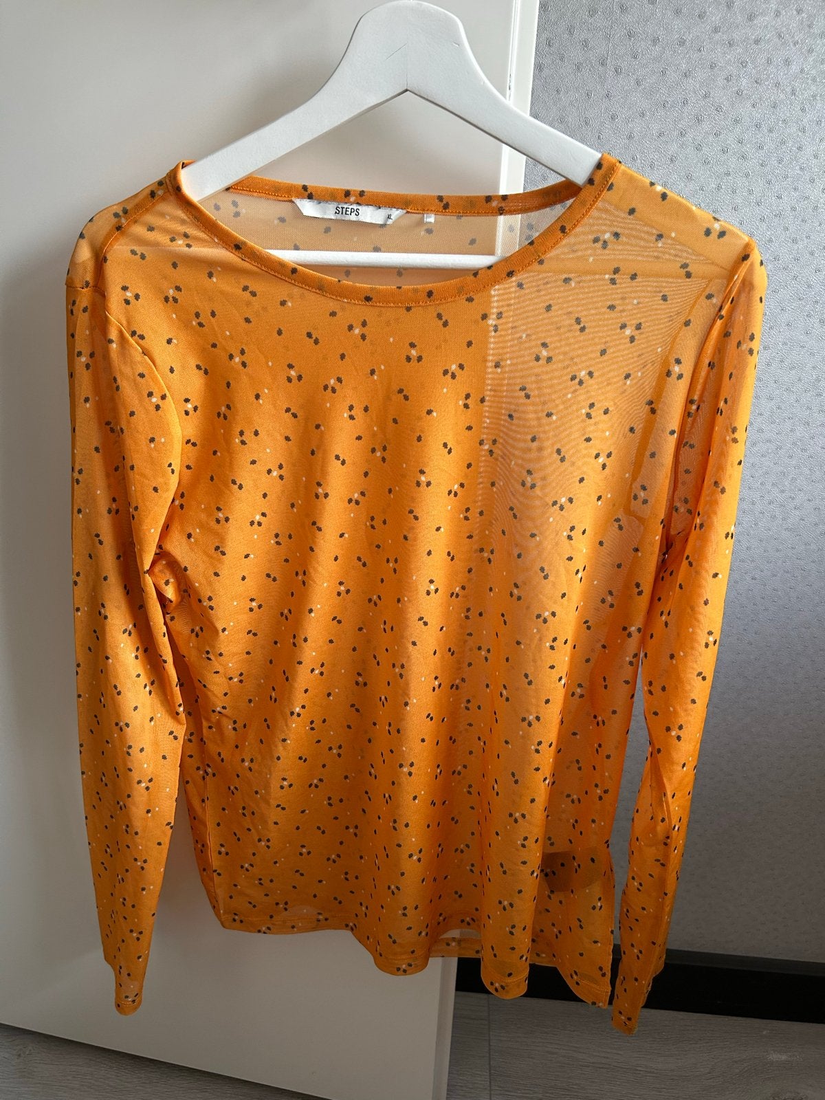 Steps (oker)gele top met lange mouwen en stippen, Maat 46/48 (XL) of groter, Oranje, Ophalen of Verzenden, Zo goed als nieuw