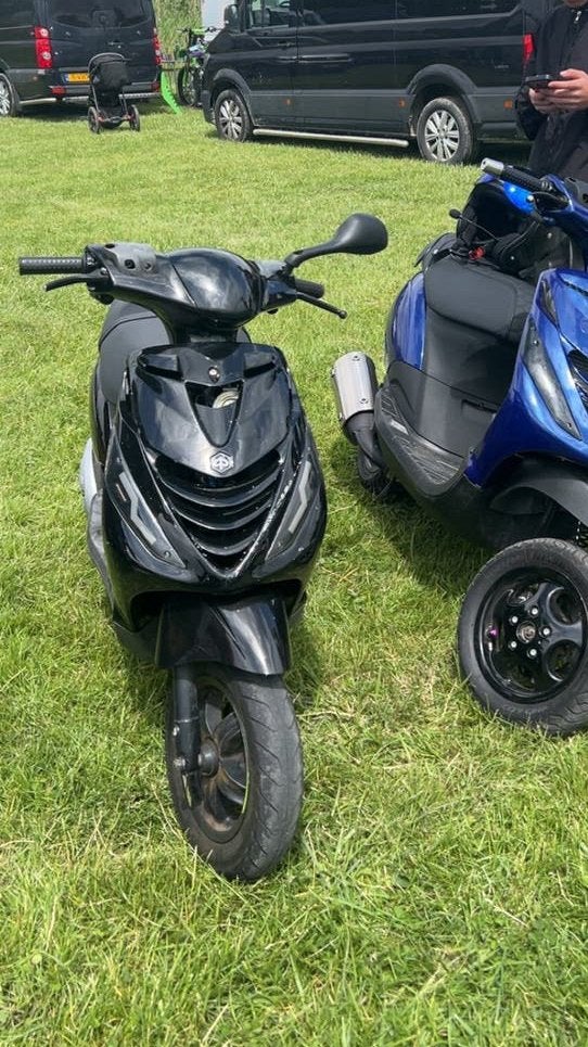 Zwarte Piaggio zip 70cc, Ophalen of Verzenden, Zo goed als nieuw, Tweetakt, Zip