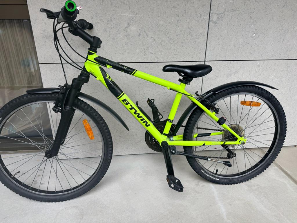 B'TWIN Rockrider 500 Mountainbike - Neon Geel, Fietsen en Brommers, Overige merken, Velgrem, Versnellingen, Zo goed als nieuw
