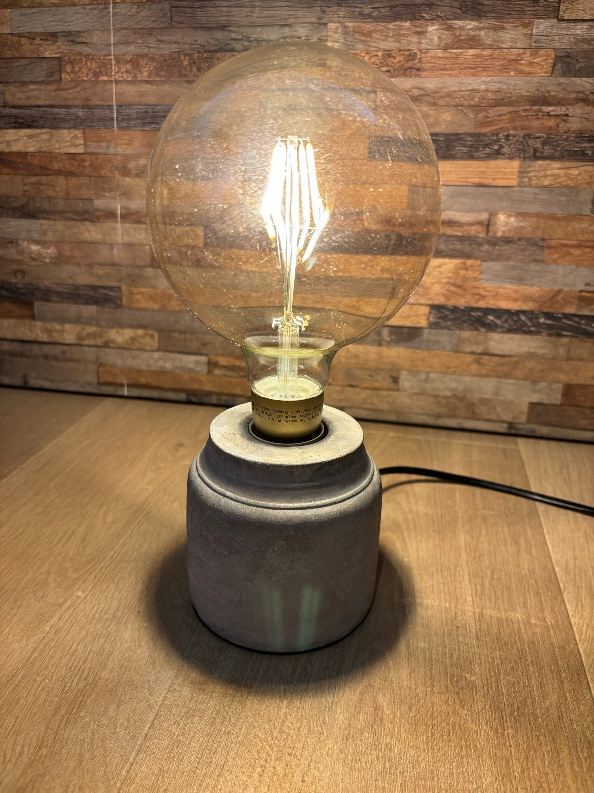 Betonnen tafellamp met energiezuinige LED gloeilamp, Ophalen of Verzenden, Zo goed als nieuw, Overige materialen