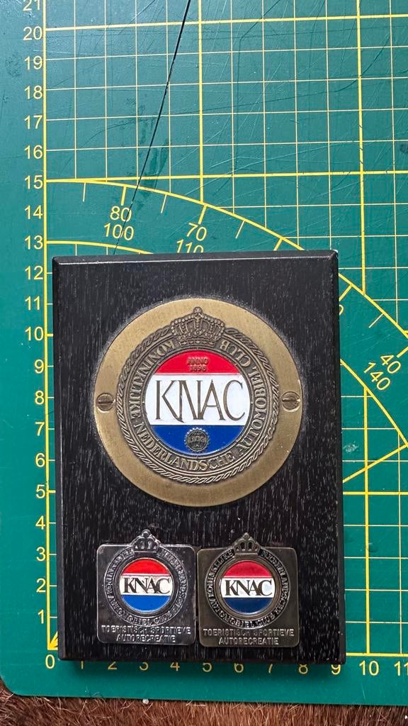 KNAC Plaquette en Spelden - Klassieke Auto Accessoire, Ophalen of Verzenden